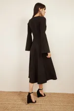Kadın Siyah Volanlı Kruvaze Elbise